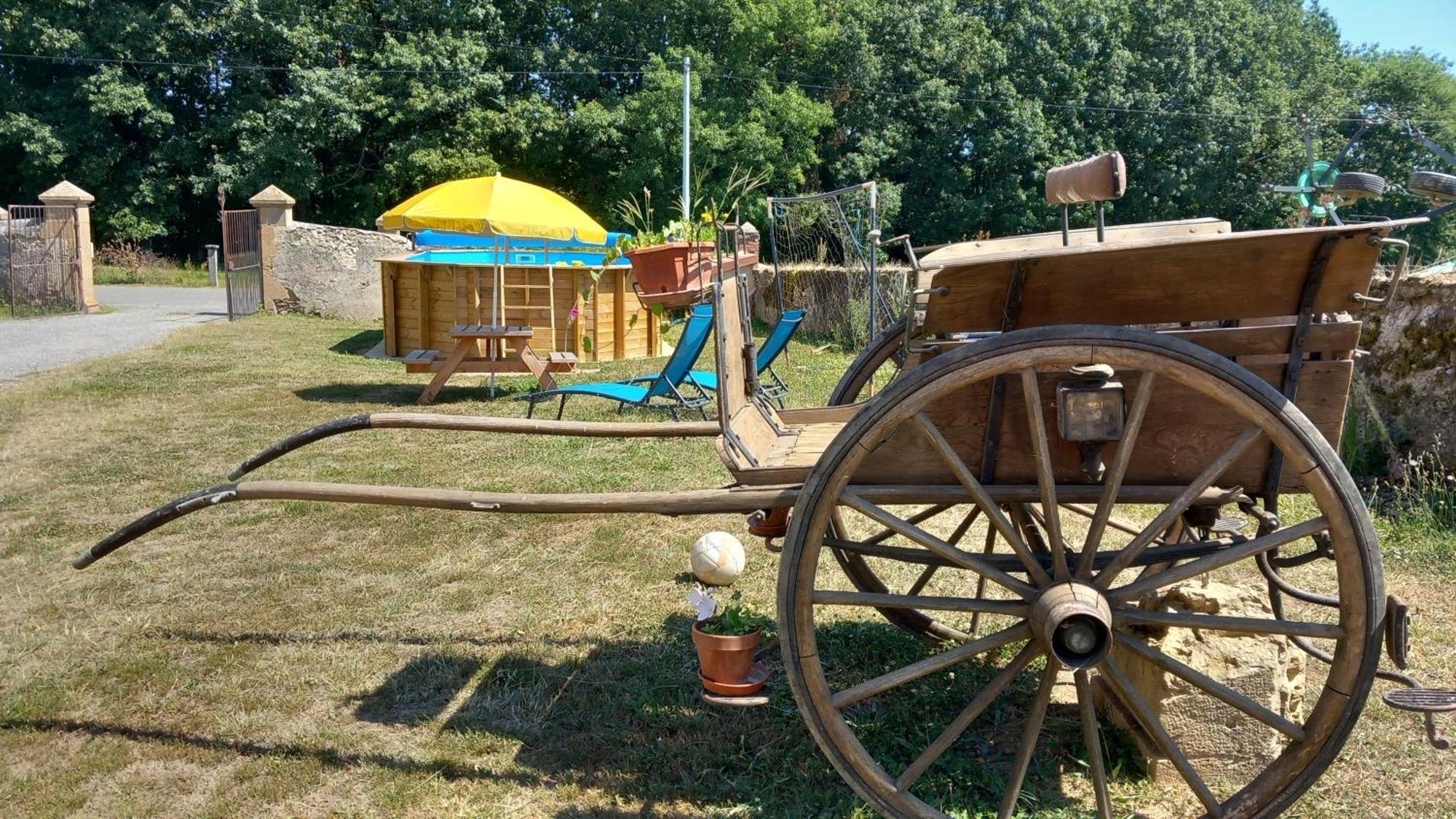 Gite A La Ferme Bassillon-Vauzé Esterno foto